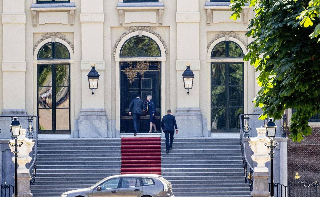 Mark Rutte, líder del Partido Popular por la Libertad y la Democracia (centro-derecha), seguirá dirigiendo un gobierno interino hasta la celebración de los comicios. Foto: AFP
