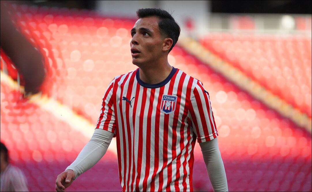 Hugo Camberos fue hospitalizado tras haber sido golpeado en el Estadio Akron - Foto: Imago7