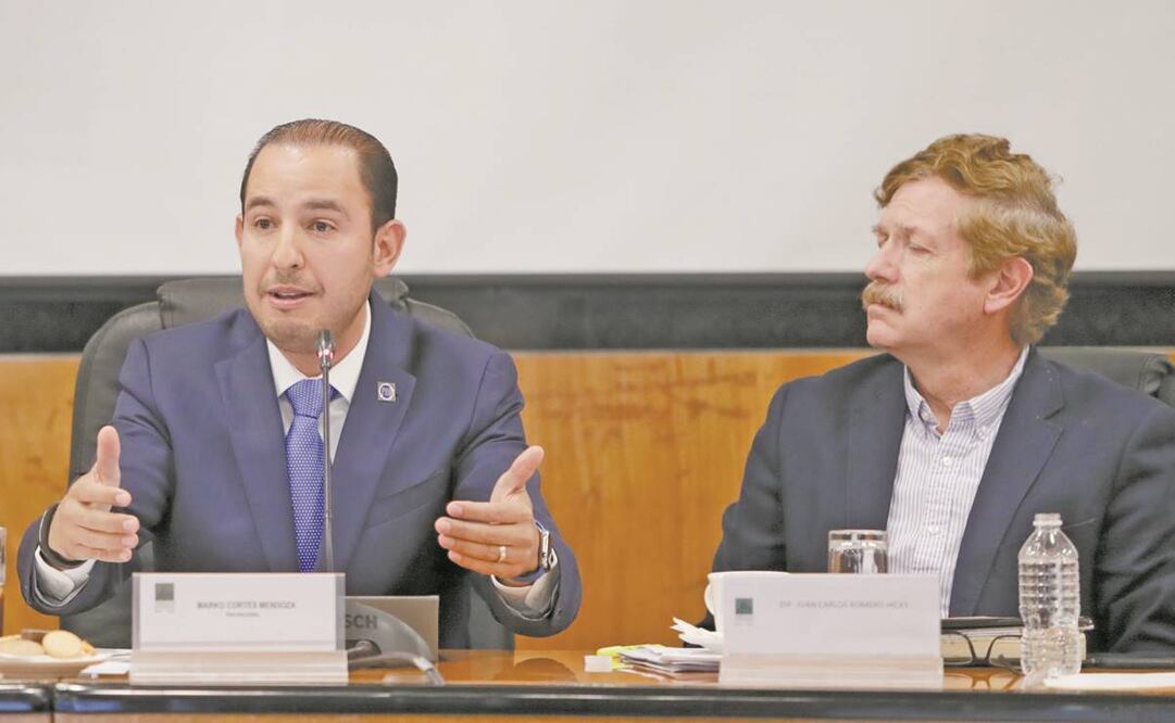 Marko Cortés, líder nacional del PAN, y el diputado Juan Carlos Romero Hicks, cuestionaron la postura del Presidente ante el INE. Foto: ARCHIVO EL UNIVERSAL