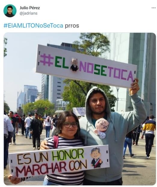 Citlalli Hernández y simpatizantes de Morena presumen sus peluches, ante prohibición de AMLITOS