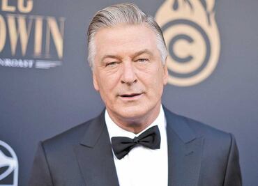 Asistente de director respalda a Alec Baldwin y afirma que el actor nunca tiró del gatillo