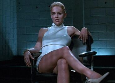 Sharon Stone recuerda cuando fue engañada para filmar sin ropa interior en "Bajos instintos"