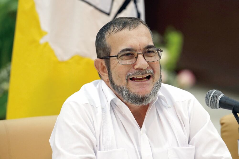 El máximo líder de las FARC, Rodrigo Londoño, alias Timochenko, en conferencia de prensa, en septiembre pasado (ARCHIVO. EFE)