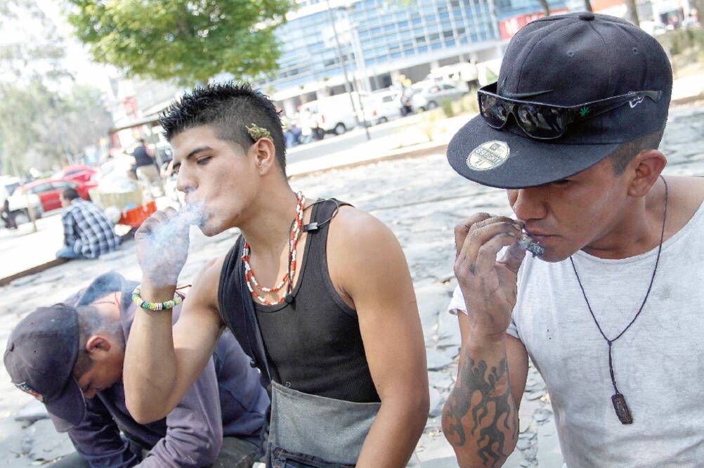 Jóvenes que apoyan propuesta de despenalizar el consumo de la mariguana ya se han manifestado ante el Senado (ARCHIVO EL UNIVERSAL)