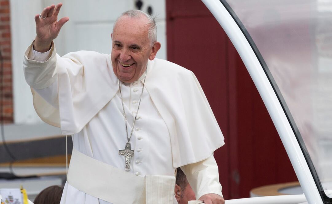 Tras un largo viaje esperaron pacientemente la llegada del Pontífice, se emocionaron al verlo circular en el papamóvil y agradecieron la bendición de poder verlo (Foto: AP)