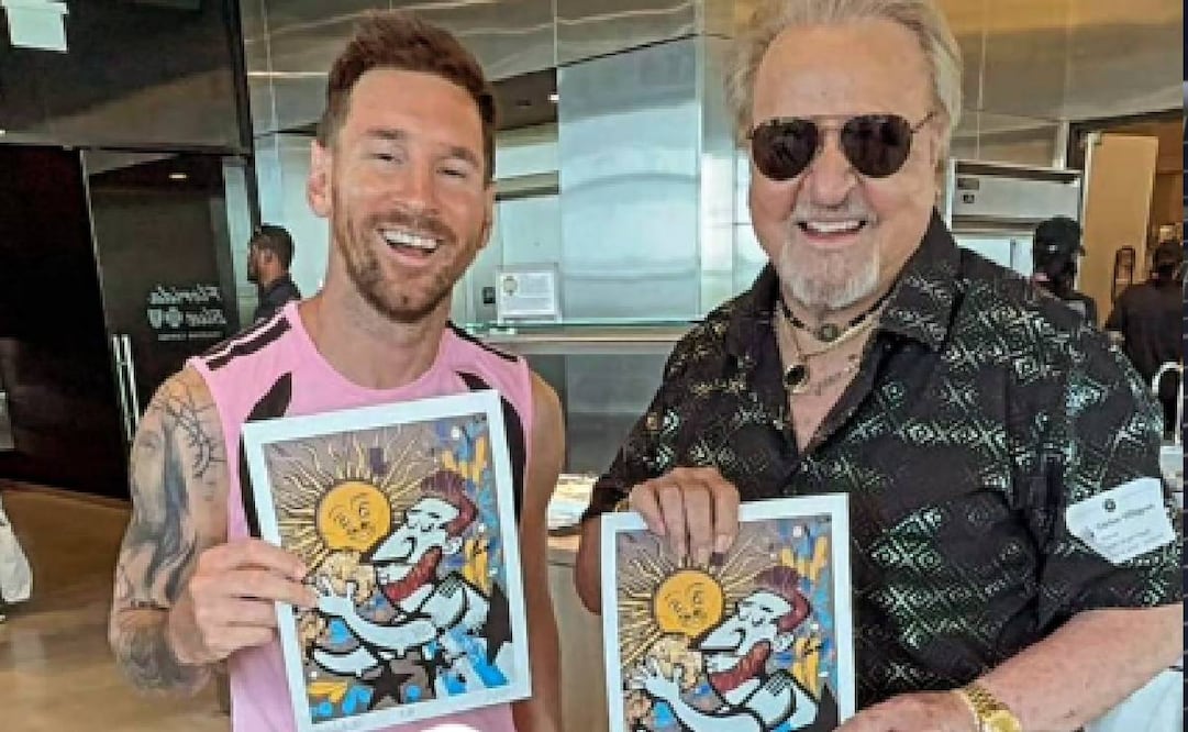 Lionel Messi posa junto a Quico, Carlos Villagrán / Foto: Especiales