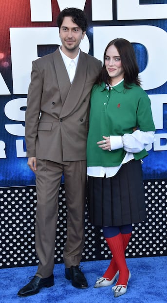 Billie Eilish y  Nat Wolff.
Foto: Chris DELMAS / AFP)