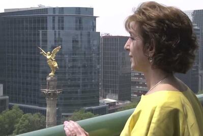 “Nos une más de lo que nos divide”, dice Roberta Jacobson al despedirse