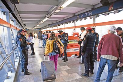 Hombre fallece tras pedir ayuda y ser ignorado en Metro