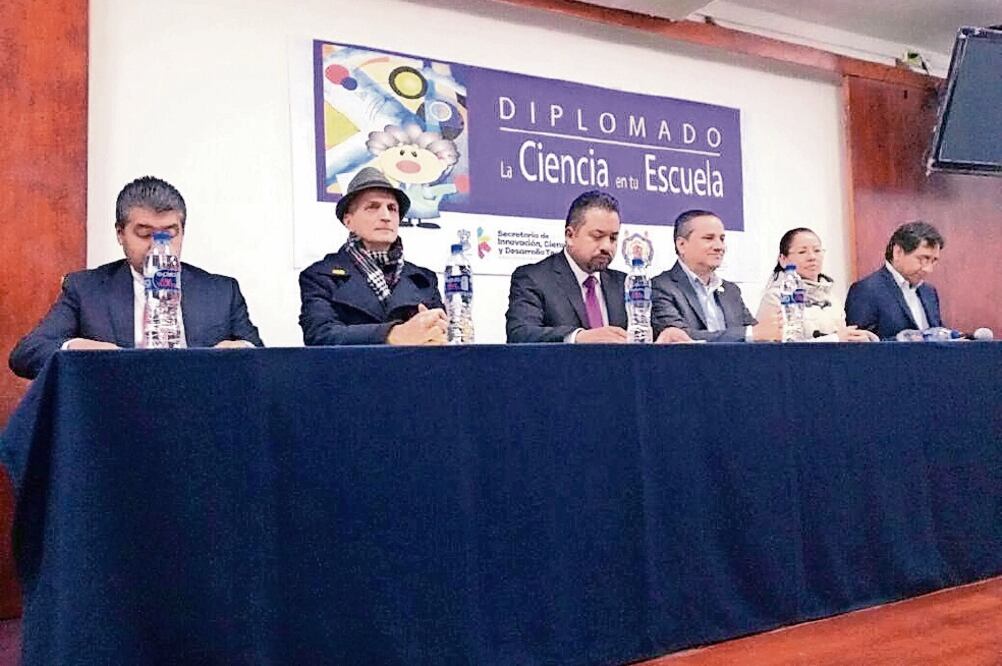 En la presentación del diplomado, la SICDET resaltó que mil 300 docentes han sido capacitados, los cuales han impartido sus conocimientos a mil alumnos