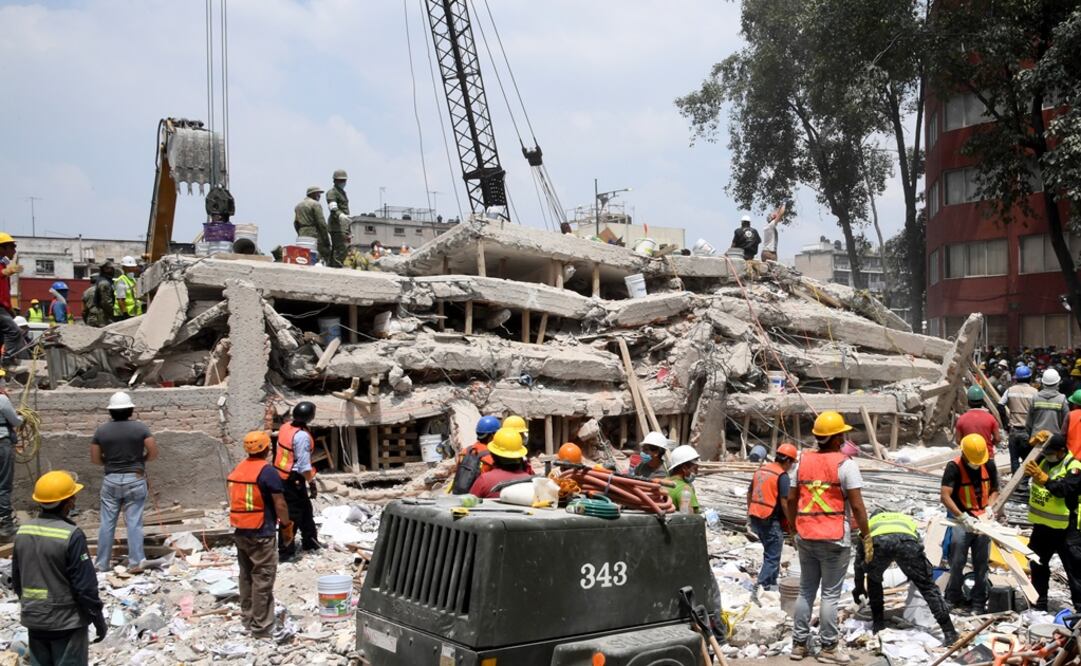 Derrumbe en edificio de la calle de Torreón donde murió Alejandra. (Foto: Archivo/El Universal)
