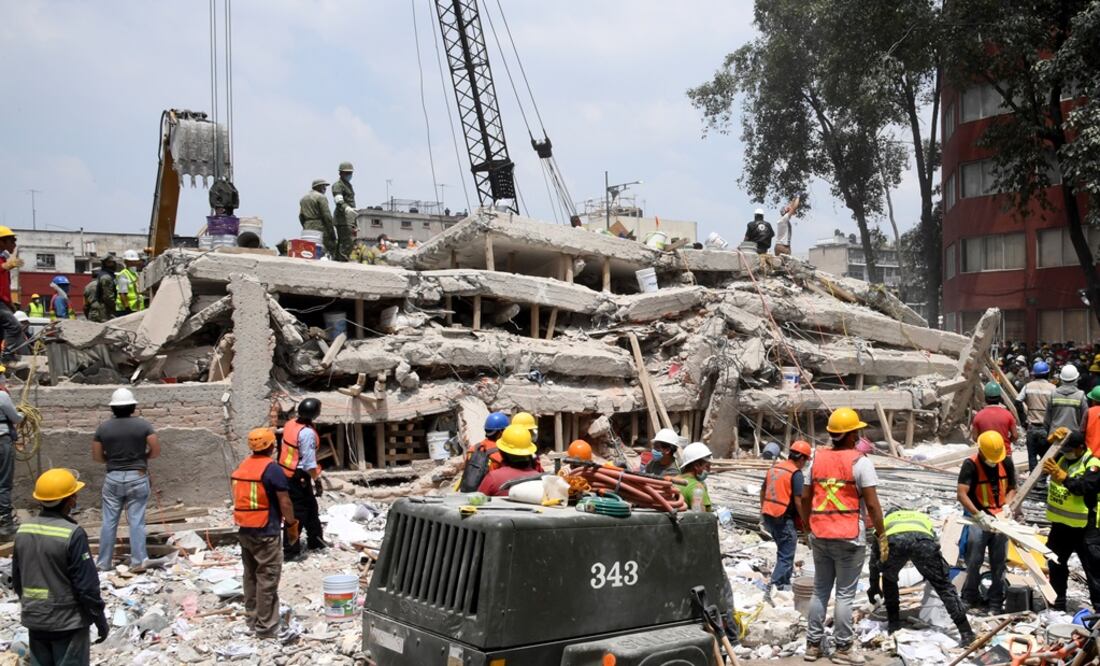 Derrumbe en edificio de la calle de Torreón donde murió Alejandra. (Foto: Archivo/El Universal)