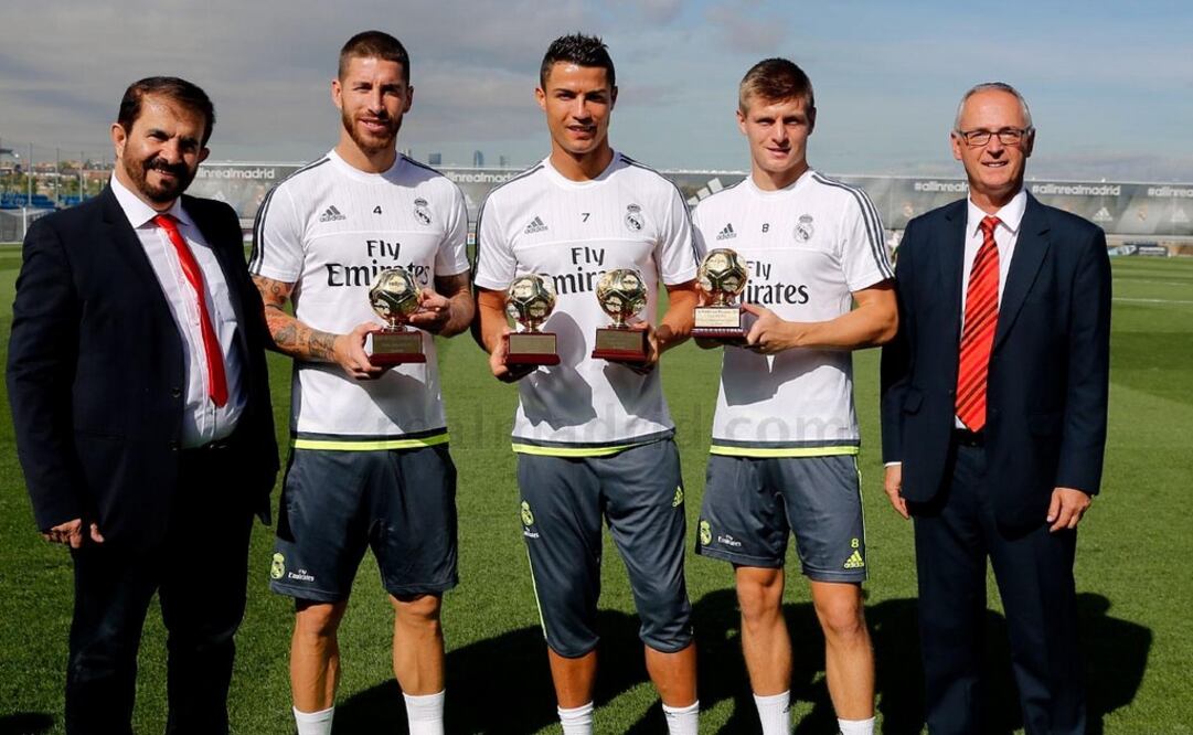 Ramos, Ronaldo y Kroos presumen su premio. Tomada de: @realmadrid