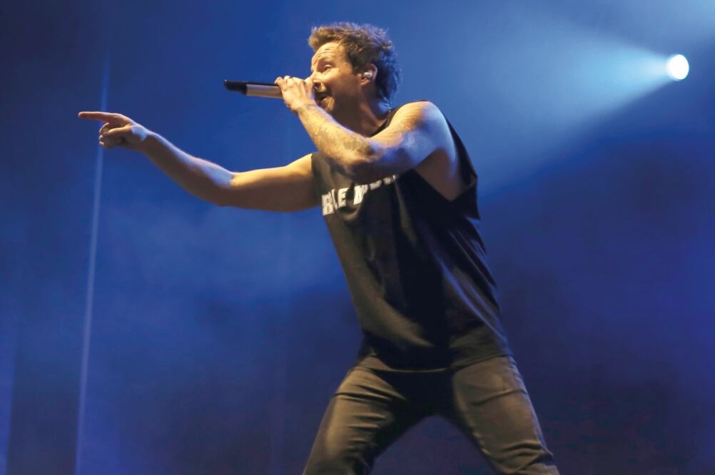 La banda franco canadiense reunió a 3 mil 500 personas en su show. (AGUSTÍN SALINAS. EL UNIVERSAL)