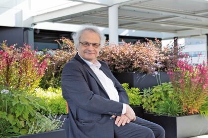 "Hemos pasado de las divisiones ideológicas a las identitarias": entrevista con Amin Maalouf