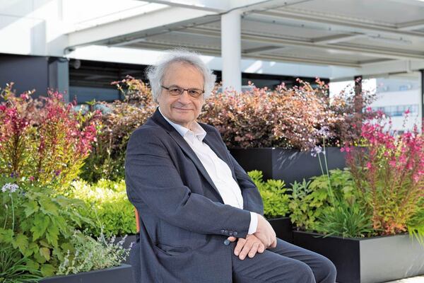 "Hemos pasado de las divisiones ideológicas a las identitarias": entrevista con Amin Maalouf