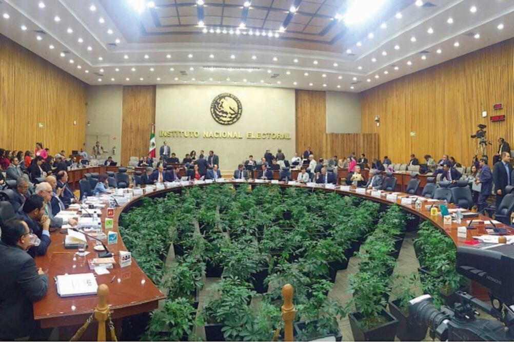 Denuncias. El precandidato de Morena a la Presidencia, Andrés Manuel López Obrador, encabeza las querellas con 8 en su contra. (ARCHIVO EL UNIVERSAL)