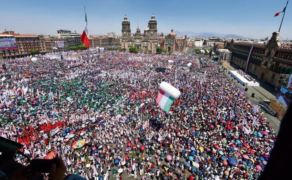La presidenta Sheinbaum, ante miles de personas en el Zócalo, aseguró que confía en que el gobierno estadounidense no imponga aranceles. (10/03/2025) Foto: Valente Rosas | El Universal