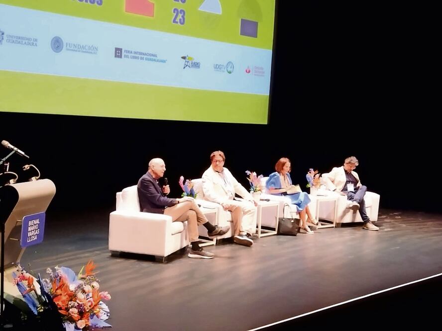 En la Mesa “La literatura y la violencia política” participaron David Unger, Santiago Gamboa, Soledad Álvarez y Fernando Iwasaki. Foto: Especial