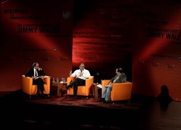 Wikipedia ha democratizado el conocimiento en el siglo XXI