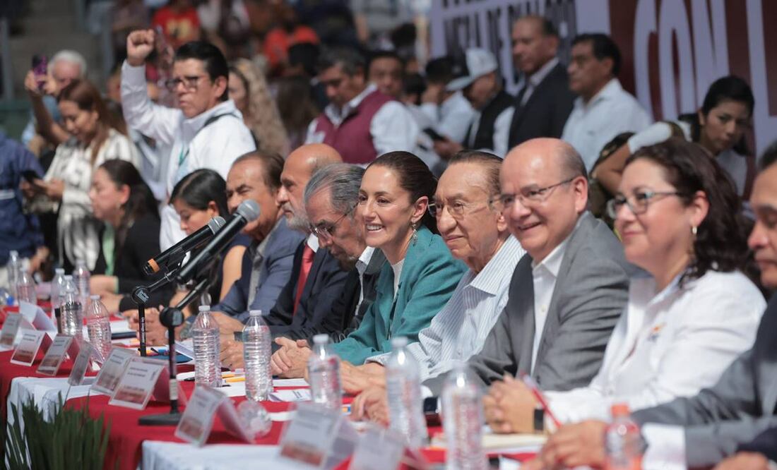 Claudia Sheinbaum en reunión con líderes sindicales / Foto: @Claudiashein