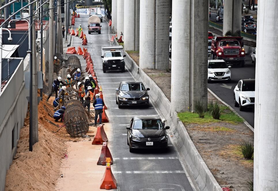 El cierre de los carriles laterales de Periférico se mantendrán hasta el 23 de enero. Foto: ABRIL ANGULO. EL UNIVERSAL