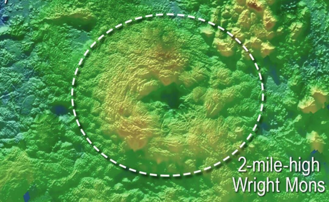 Las fotografías muestran dos montañas más o menos en forma circular. Foto: NASA