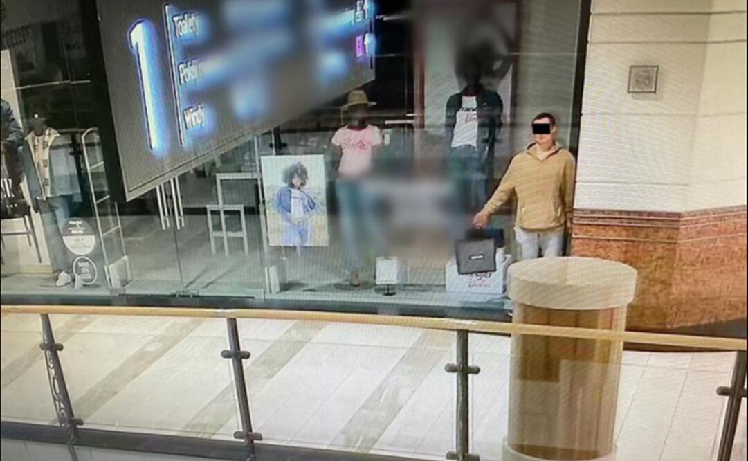 La policía de Varsovia detuvo a un hombre de 22 años que, se hacía pasar por un maniquí para cometer varios robos en un centro comercial. Foto: Captura de pantalla
