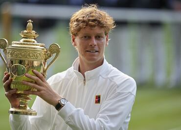 Jannik Sinner derroca a Carlos Alcaraz; se corona por primera vez en Wimbledon