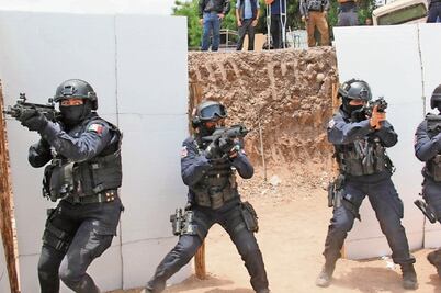 Entrenan grupo Élite de mujeres policía 