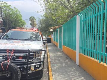 Niña sufre amputación de dedo en escuela de Nuevo León; se machucó con la puerta del salón