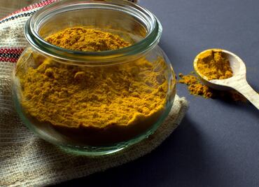 Toma esta infusión por las noches con cúrcuma y depura tu hígado