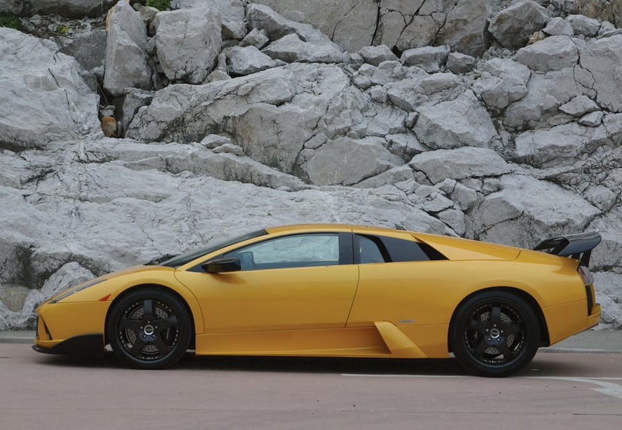 Algunas piezas son compartidas con otros autos.