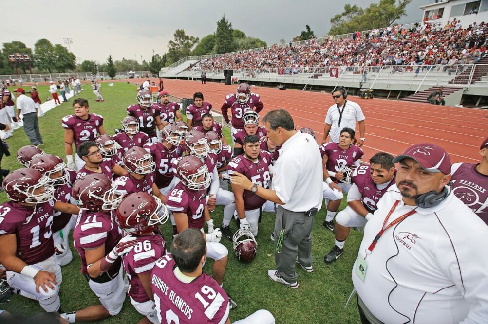 El equipo de Burros Blancos ( foto) derrotó a los Frailes del Tepeyac por 31-7; Águilas Blancas ganó a Potros Salvajes (LUIS CORTÉS. EL UNIVERSAL)