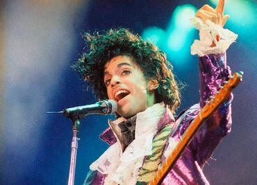 Familia de Prince demanda a hospital que lo trató una semana antes de morir