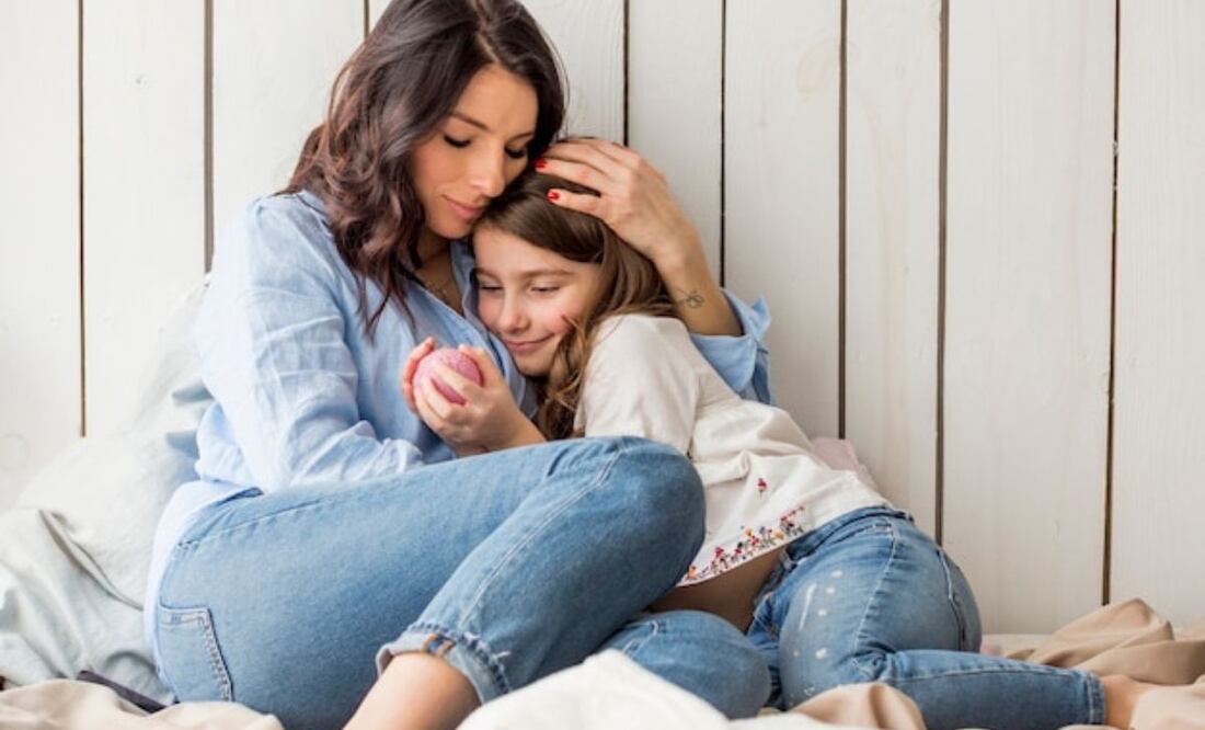 Los hábitos clave para fortalecer el vínculo entre padres e hijos a medida que crecen. Fuente: Freepik.