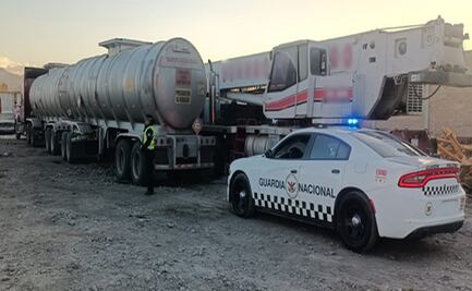 GN asegura un tractocamión cargado de 62 mil litros de combustible en Coahuila