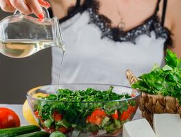 Para qué sirve remojar la lechuga en vinagre