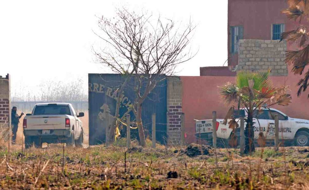 Elementos de la fiscalía de Jalisco continúan los trabajos en este sitio, que era centro de reclutamiento, entrenamiento y exterminio del Cártel Jalisco Nueva Generación. (11/03/2025) Foto: Ulises Ruiz | AFP
