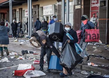 Suman 212 muertos y más de 3 mil 400 detenidos por disturbios masivos en Sudáfrica