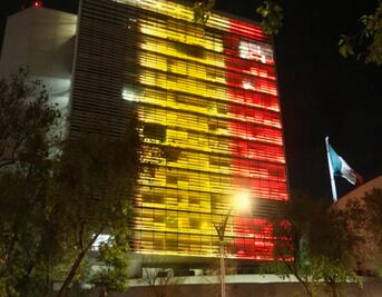 Monumentos de la CDMX, con los colores de Bélgica