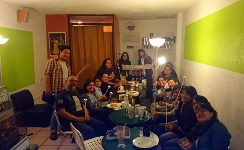 Esta comunidad ha estrechado sus lazos y, después de años de reuniones, compartir fechas como algunos cumpleaños se ha vuelto una tradición de la STMAC. Foto: Sociedad Tolkiendili de México A.C.