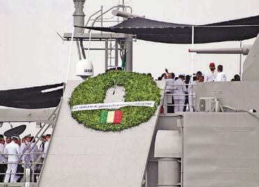 Rinden honores a marinos caídos