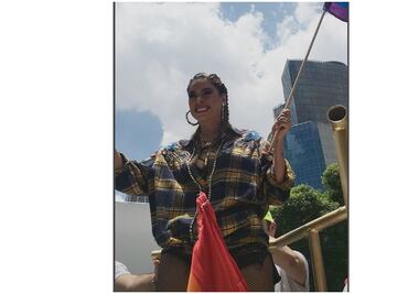 Coronan a Galilea Montijo como reina gay 2019