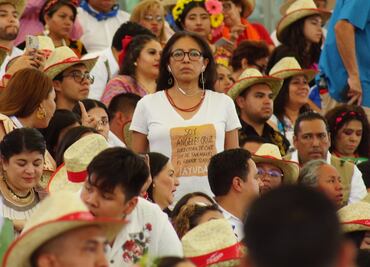 En plena Guelaguetza, cineasta Ángeles Cruz exige atender violencia contra San Miguel El Grande, Oaxaca
