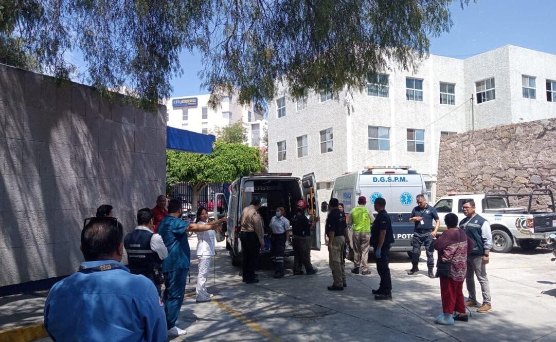 Colapsan de gradas UASLP, trasladan a 9 heridos. Foto: Especial