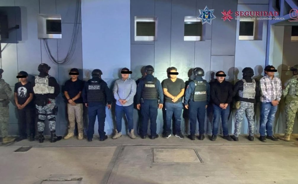 Detienen a 11 presuntos delincuentes en Hidalgo; aseguran armas, drogas y vehículos robados.
Foto: Especial.