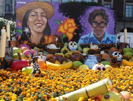 Colocan ofrenda en honor a Ximena Guzmán y José Muñoz, funcionarios de Clara Brugada asesinados hace más de 5 meses