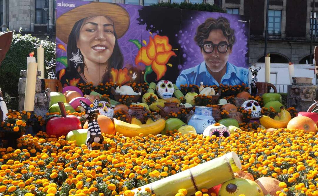 Colocan ofrenda a Ximena Guzmán y José Muñoz en el Zócalo.
Foto: Carlos Mejía