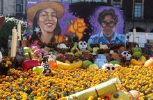 Colocan ofrenda en honor a Ximena Guzmán y José Muñoz, funcionarios de Clara Brugada asesinados hace más de 5 meses